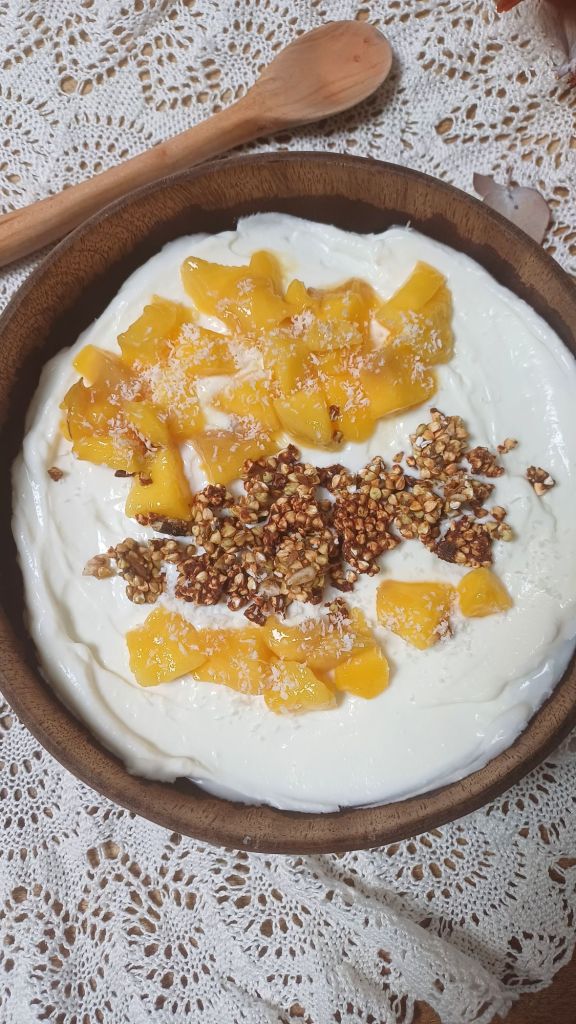 petit dejeuner Bowl coco aux fruits riche en protéines