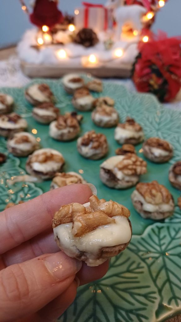 Champignons farcis au Gorgonzola et Noix