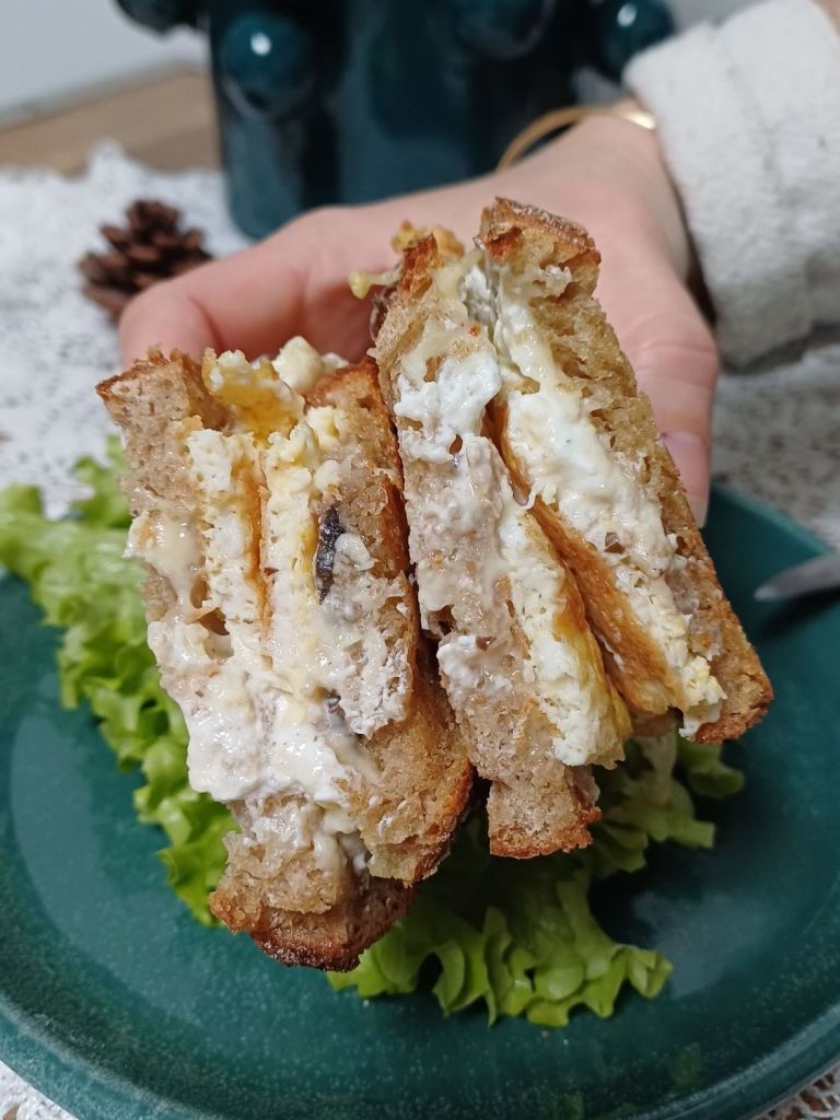 SANDWICH TOASTÉ viande sauce légère à la moutarde