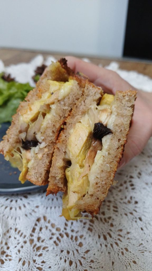 Sandwich toasté poulet sauce légère au curry